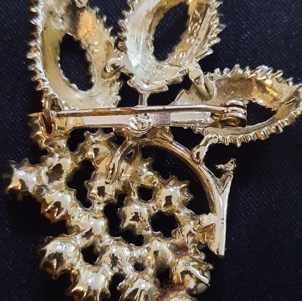BSK Vintage Seed Pearl Gold Tone Flower Plant Brooch Pin - Picture 3 of 5
